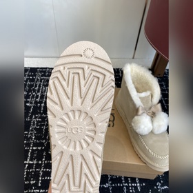Ботинки UGG Kailin с искусственным ме