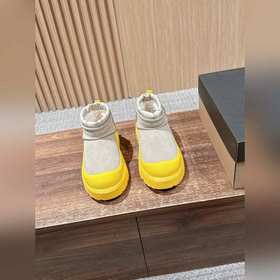 Снежные ботинки UGG Cl Ultra Mini Weat