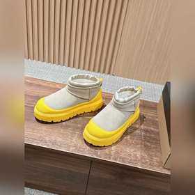 Снежные ботинки UGG Cl Ultra Mini Weat