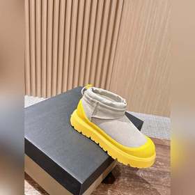 Снежные ботинки UGG Cl Ultra Mini Weat