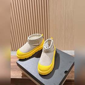 Снежные ботинки UGG Cl Ultra Mini Weat