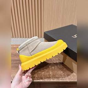 Снежные ботинки UGG Cl Ultra Mini Weat
