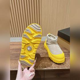 Снежные ботинки UGG Cl Ultra Mini Weat