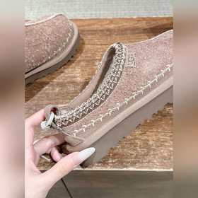 UGG Oil-Stained Bestseller Snow Boots 