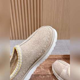 UGG Oil-Stained Bestseller Snow Boots 