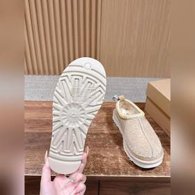 UGG Oil-Stained Bestseller Snow Boots 