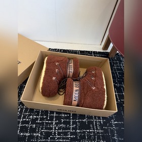 Moon Boot 2026 против последней колле