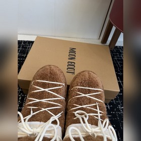 Moon Boot 2026 против последней колле