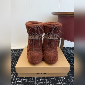 Moon Boot 2026 против последней колле