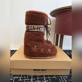 Moon Boot 2026 против последней колле