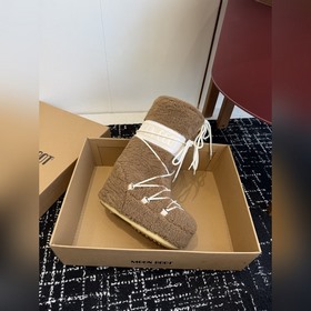 Moon Boot 2026 против последней колле