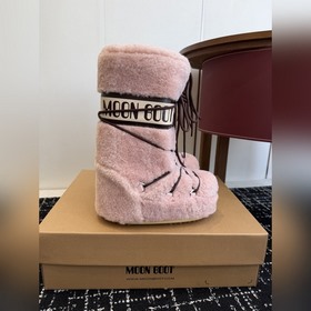 Moon Boot 2026 против последней колле