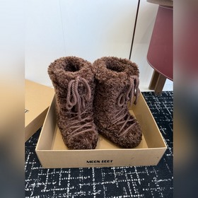 Moon Boot 2026 против последней колле