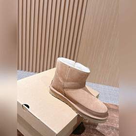 Коллекция ботинок UGG Berylina Buckle