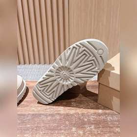 Коллекция ботинок UGG Oji-Oji Belina B