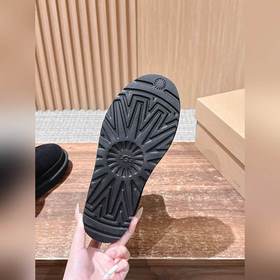 Коллекция ботинок UGG Oozibella Buckle