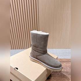Серия ботинок UGG Oily Bellina Buckle