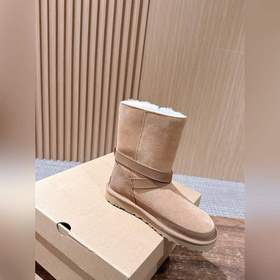 Серия ботинок UGG Oily Bellina Buckle