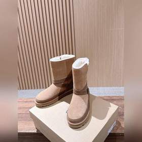 Серия ботинок UGG Oily Bellina Buckle