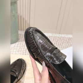 Высокое качество. В комплекте с коробк