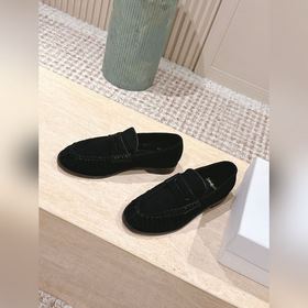 Высокое качество. В комплекте с коробк