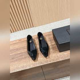 Новые туфли Saint Laurent с плоским кв