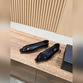 Новые туфли Saint Laurent с плоским кв