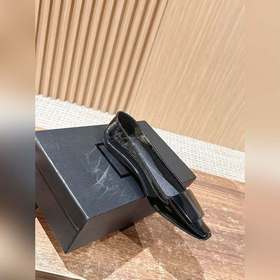 Новые туфли Saint Laurent с плоским кв