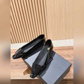 Новые туфли Saint Laurent с плоским кв