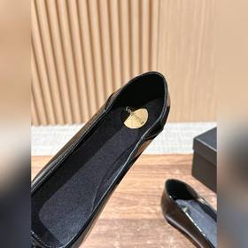 Новые туфли Saint Laurent с плоским кв