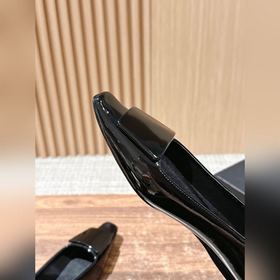 Новые туфли Saint Laurent с плоским кв