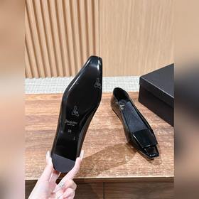 Новые туфли Saint Laurent с плоским кв