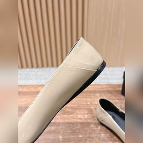 Новые туфли Saint Laurent с плоским кв