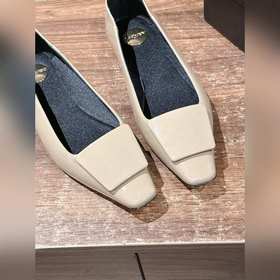 Новые туфли Saint Laurent с плоским кв