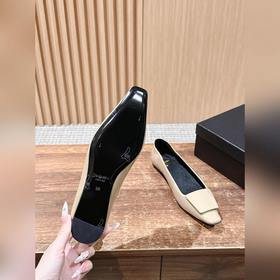 Новые туфли Saint Laurent с плоским кв