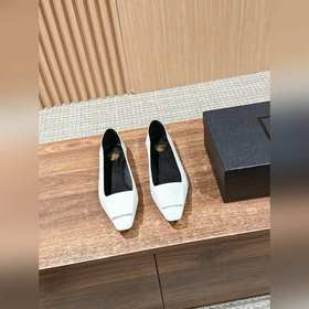 Новые туфли Saint Laurent с плоским кв