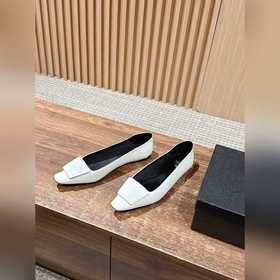 Новые туфли Saint Laurent с плоским кв