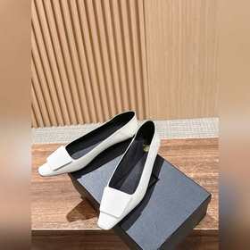 Новые туфли Saint Laurent с плоским кв
