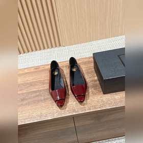 Новые туфли Saint Laurent с плоским кв