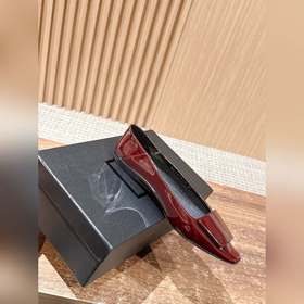 Новые туфли Saint Laurent с плоским кв