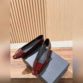 Новые туфли Saint Laurent с плоским кв