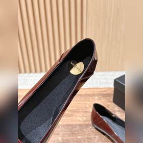 Новые туфли Saint Laurent с плоским кв