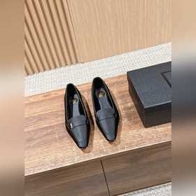 Новые туфли Saint Laurent с плоским кв