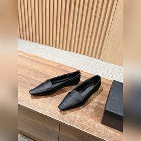 Новые туфли Saint Laurent с плоским кв