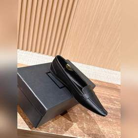 Новые туфли Saint Laurent с плоским кв