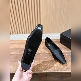 Новые туфли Saint Laurent с плоским кв