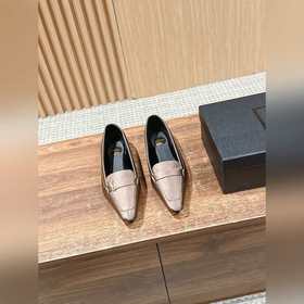Новые туфли Saint Laurent с плоским кв
