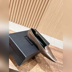 Новые туфли Saint Laurent с плоским кв
