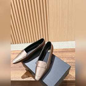 Новые туфли Saint Laurent с плоским кв