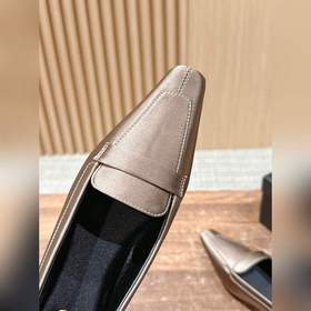 Новые туфли Saint Laurent с плоским кв